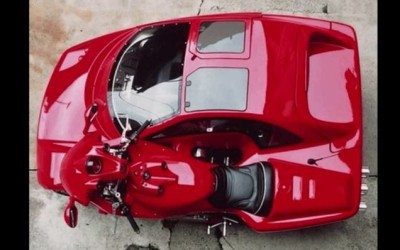 Automobilul doi in unu: motocicleta + masina
