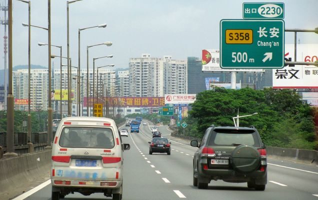 China interzice masinile autonome pe autostrazi