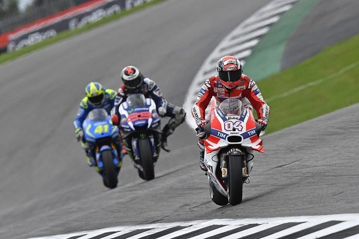 Dovizioso – locul 6 la GP-ul britanic,  Iannone – se retrage din cursa