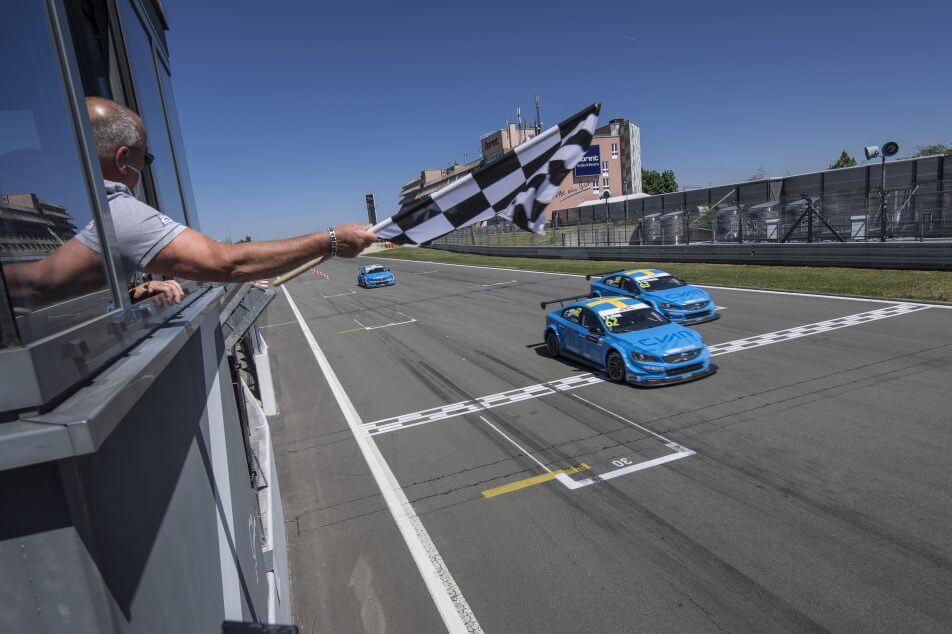 WTCC Nordschleife: Catsburg si Volvo trec la conducere