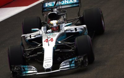 Formula 1 Singapore: Hamilton castiga proftand de neatentia Ferrari