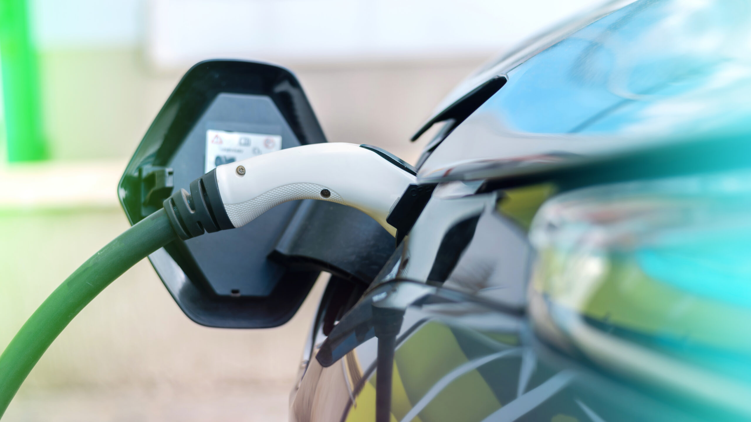 Shell deschide prima statie exclusiva de incarcare pentru vehicule electrice din Londra