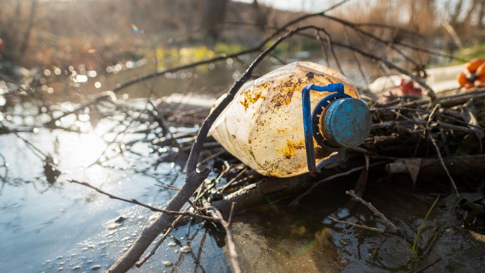 Recicleaza uleiul de motor, in loc sa il arunci!
