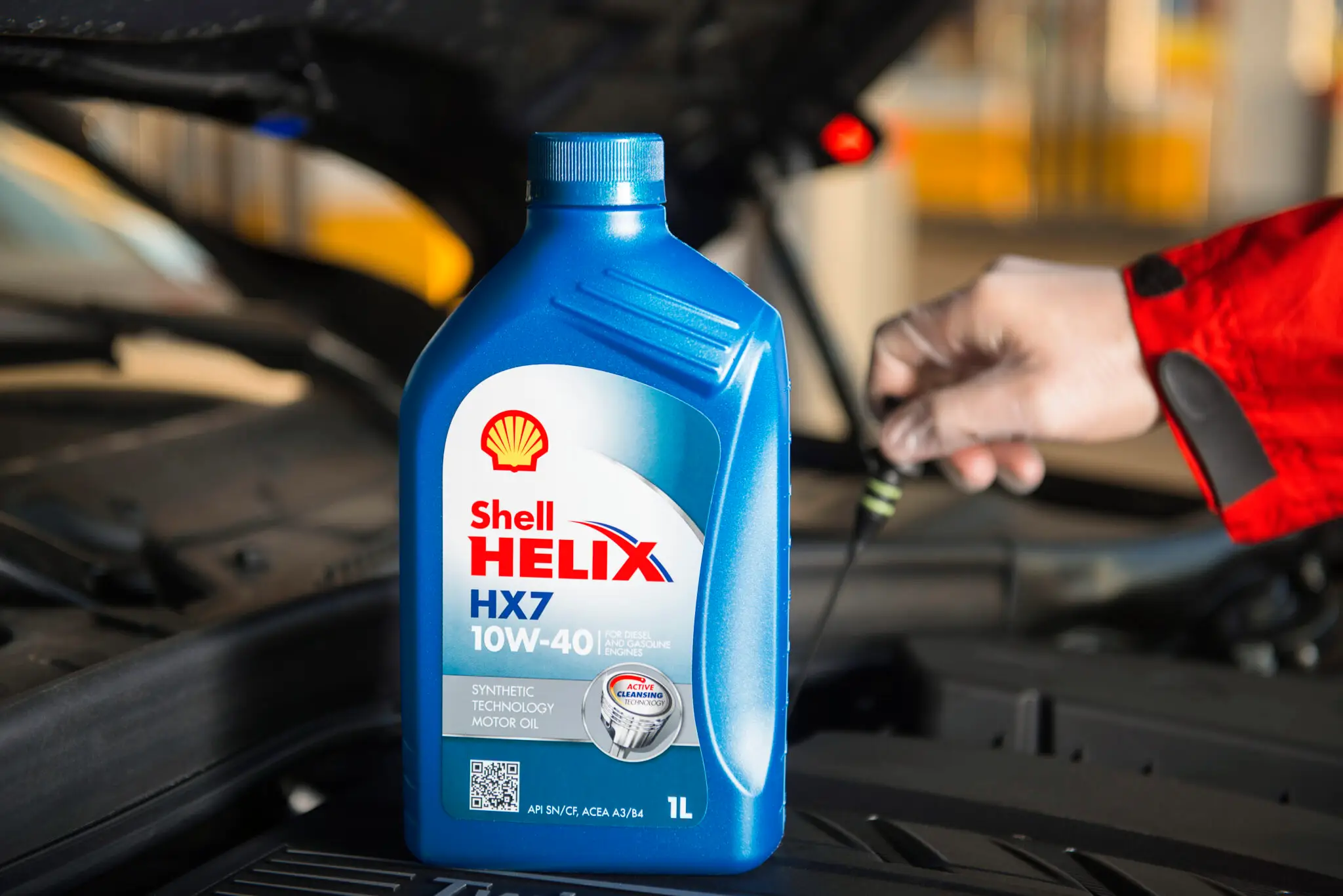 Semi-synthetic-engine-oil-Shell-Helix-2048x1367