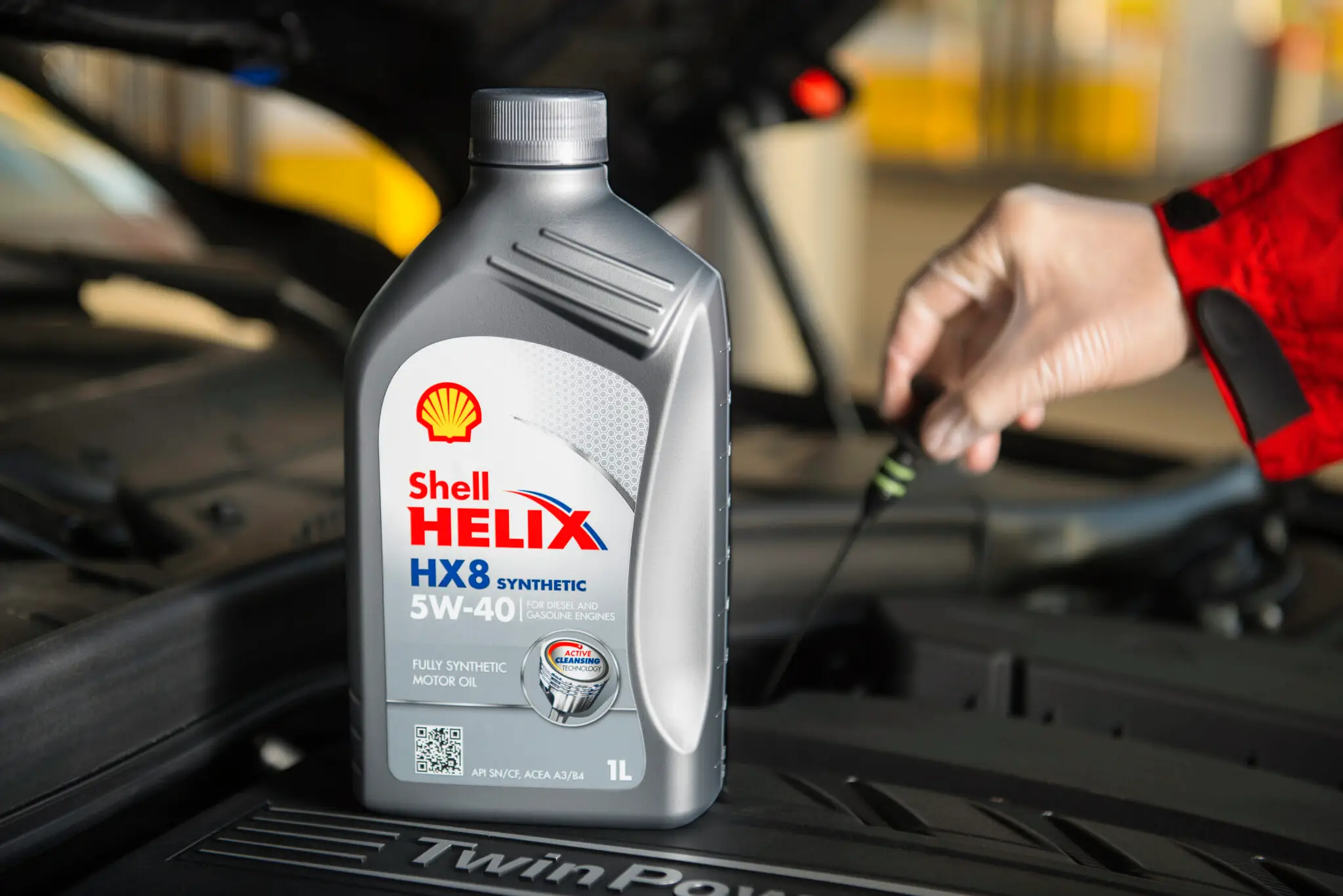 Synthetic-engine-oil-Shell-Helix-HX8-2048x1367